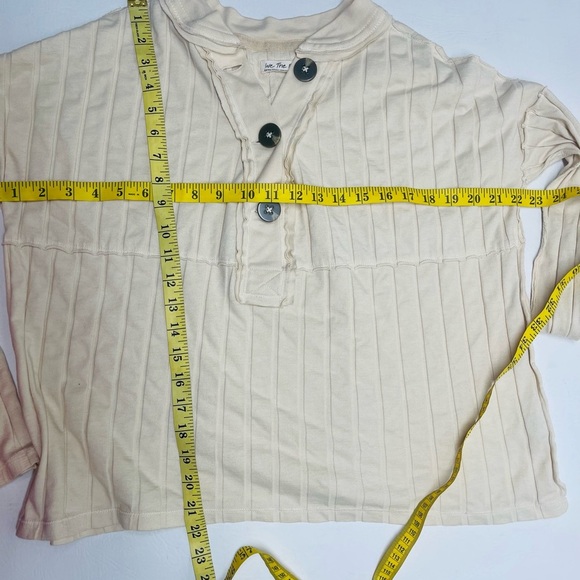 We the free long sleeves crop top 3/4 button down size XS - Picture 6 of 6